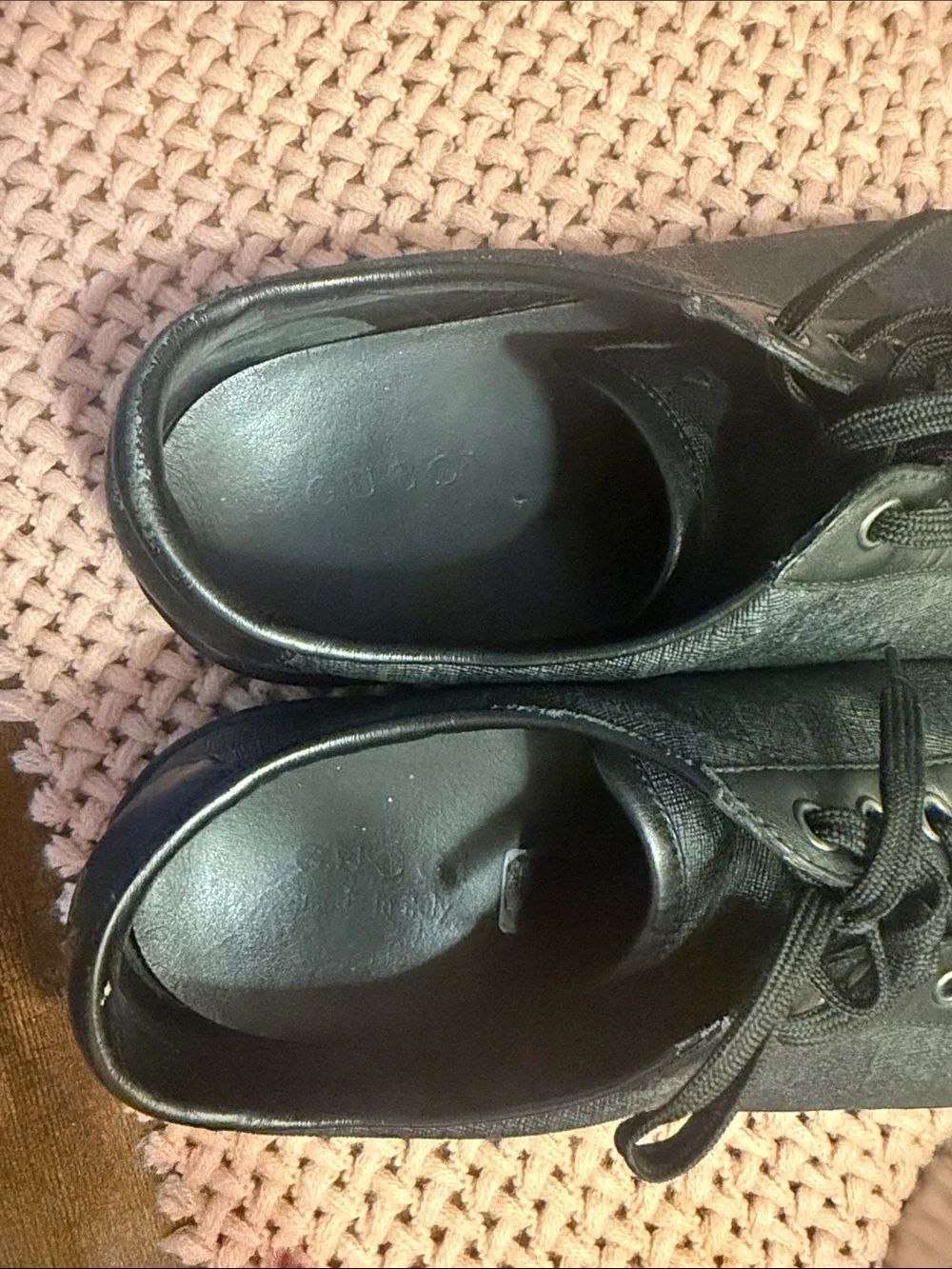 Gucci Black Low-Top Logo-Detail Sneaker